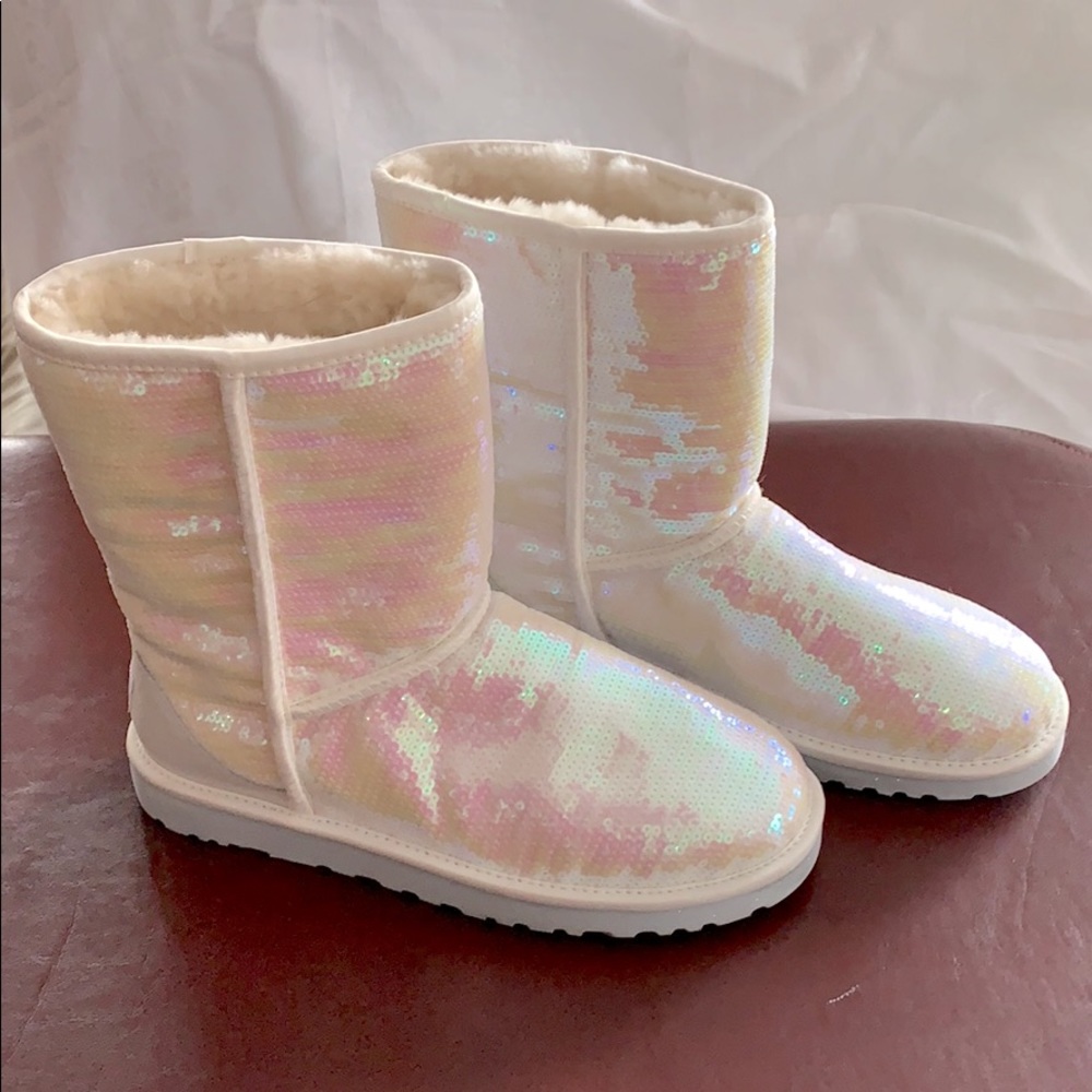 UGG size 9 ladies boots. NWT.